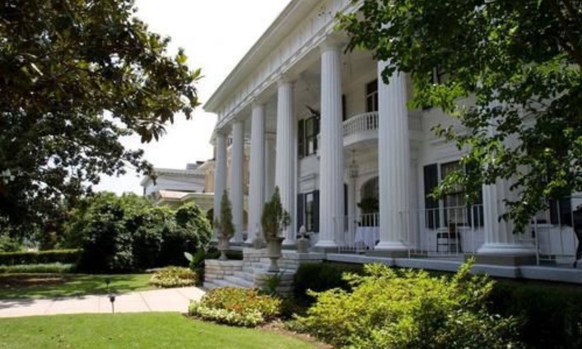 Macon Bed & Breakfast | 1842 Inn