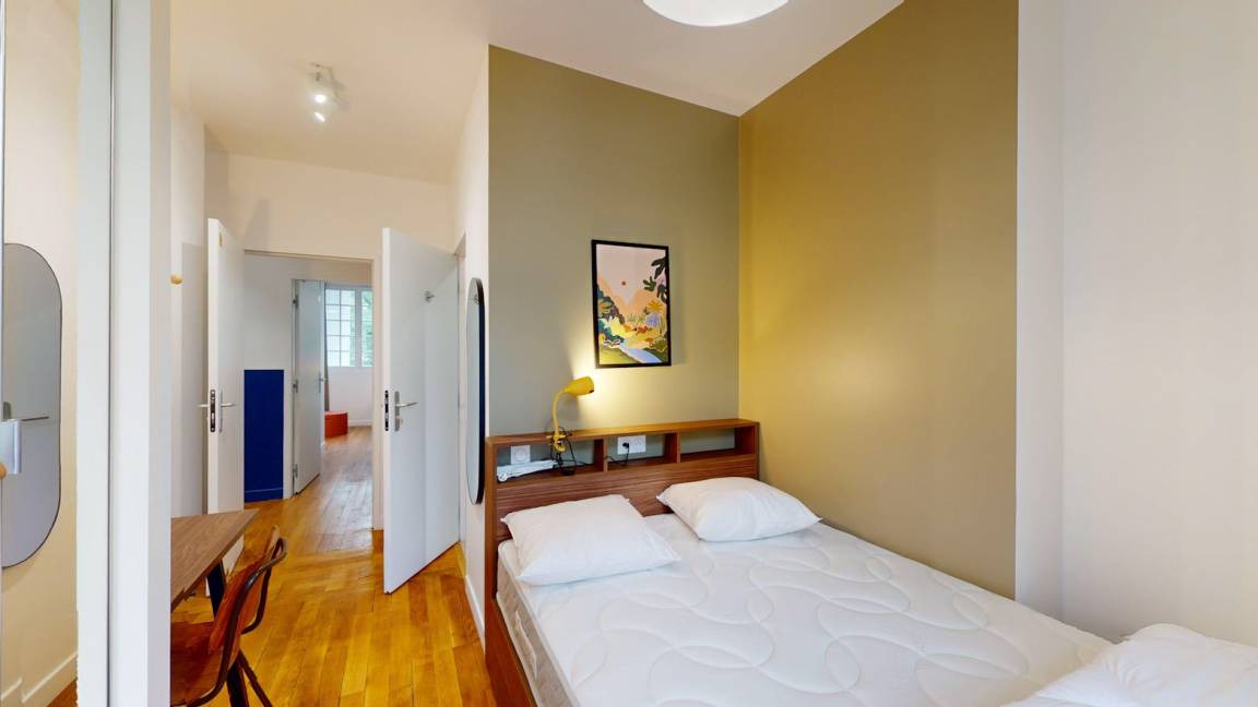 18th Arrondissement Resort | 185 m² Private room ∙ 1 bedroom ∙ 2 guests