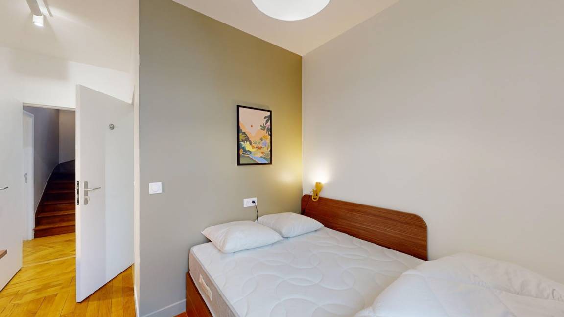18th Arrondissement Resort | 185 m² Private room ∙ 1 bedroom ∙ 2 guests