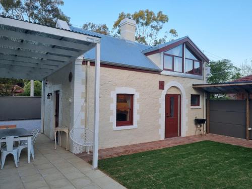 North Brighton House | 1860 Heritage Beachside Studio
