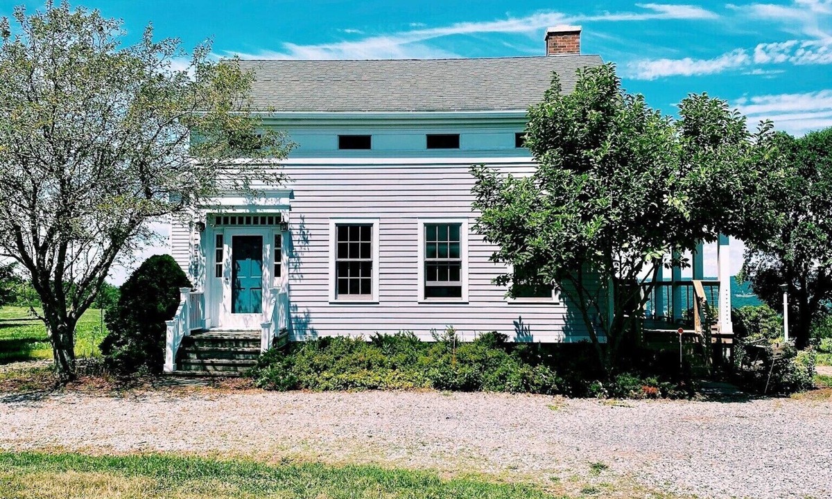 Trumansburg House | 1860’s Restored Farmhouse with BEST views of Cayuga.