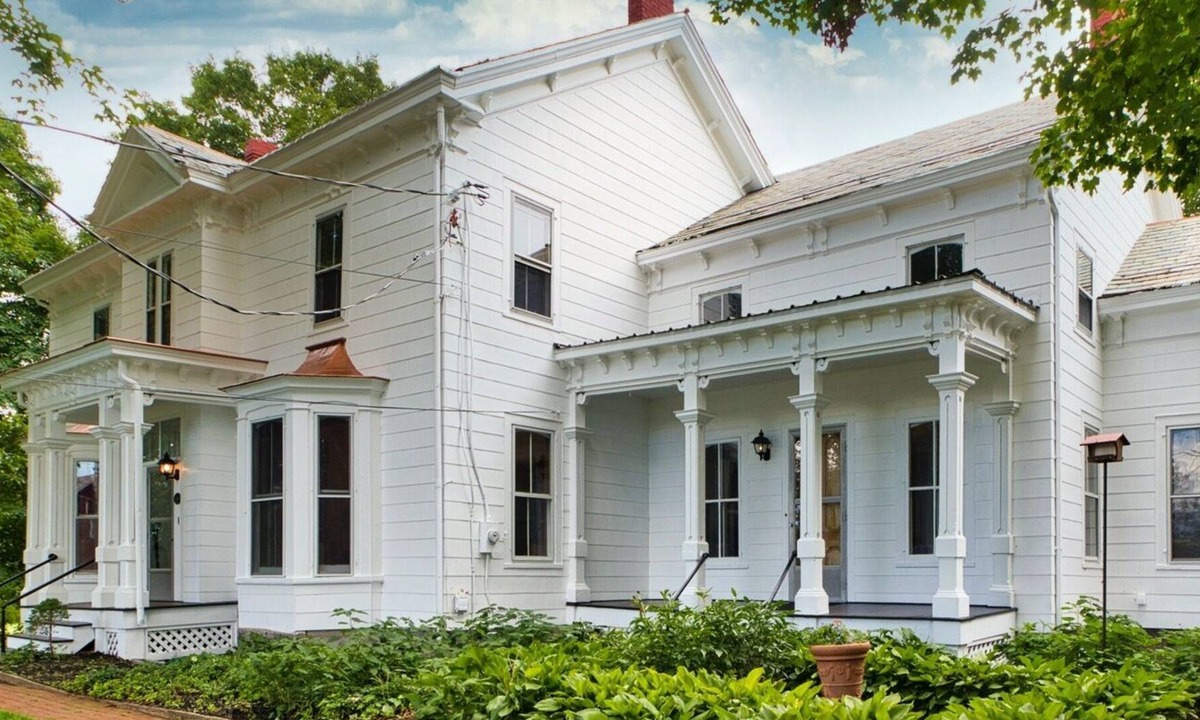 Schuylerville House | 1862 Italianate Victorian B&B Owner's Unit