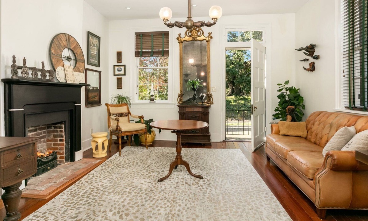 Natchez Cottage | 1864 Little Brick | 1/1, Full Kitchen, Hot Tub, Pet Friendly w/fee