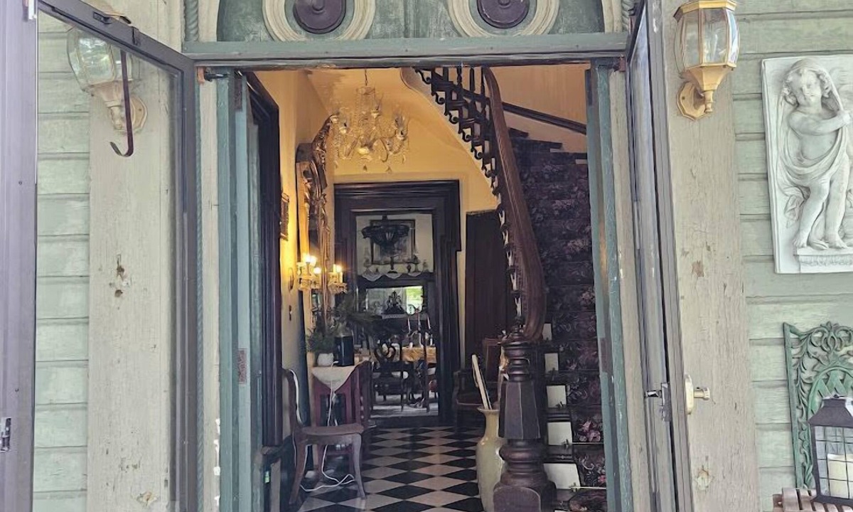 Port Washington Bed & Breakfast | 1873 Victorian Rose B & B