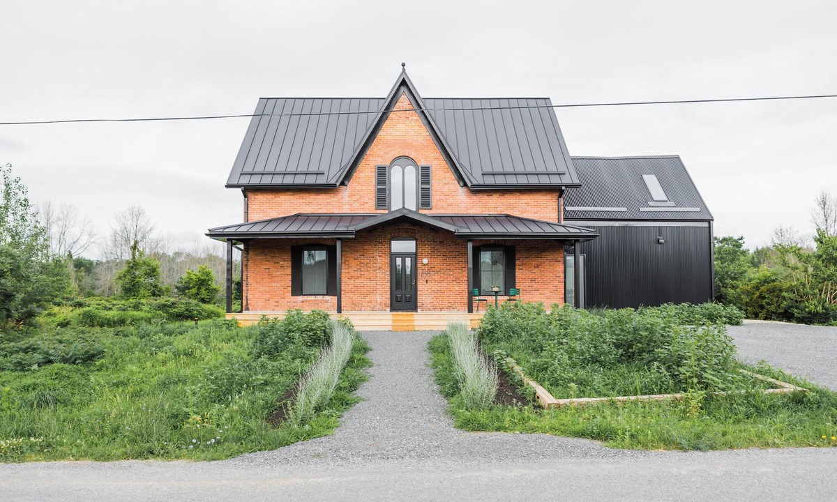 Prince Edward House | 1875 Boutique Farmhouse | 4 Bedroom | Luxury Retreat