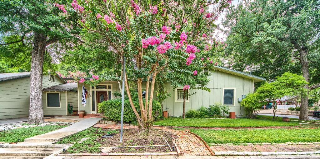 New Braunfels House | 1880 Market Plaza Haus TS 360