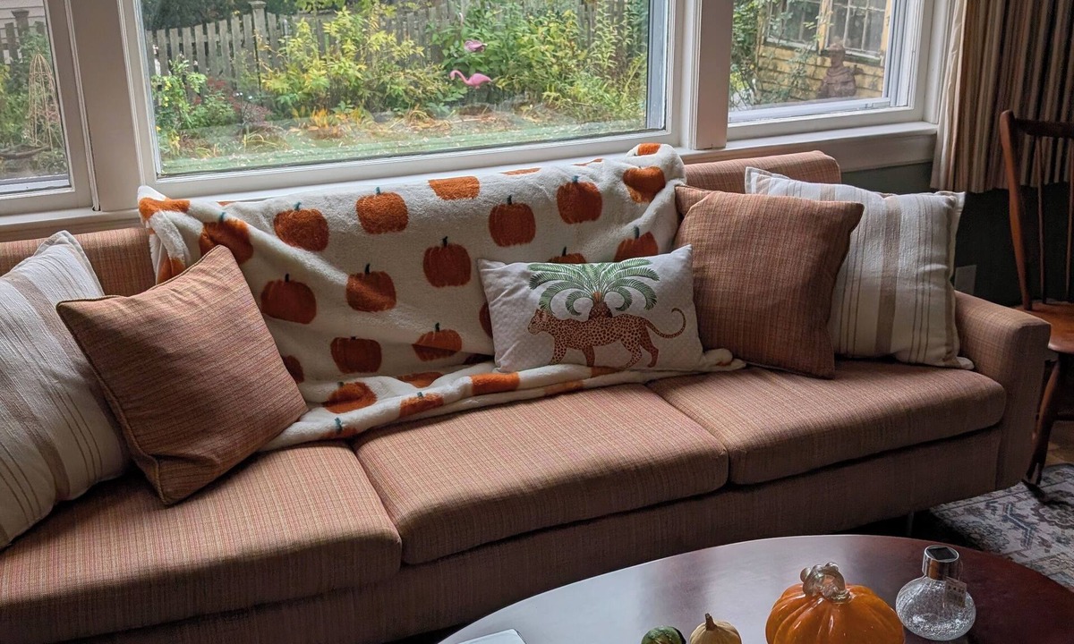 Salem Apartment | 1880 updated Victorian 1st floor, water views