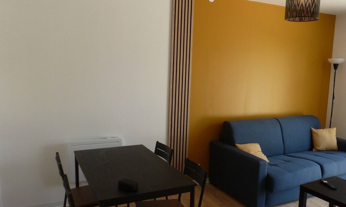 Chasseneuil-du-Poitou Apartment | 18moliereFr 4 pers. sheets, towels & cleaning included