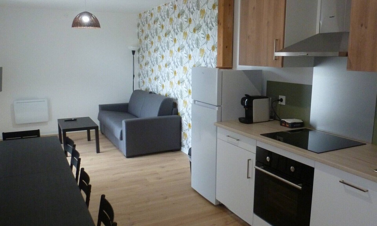 Chasseneuil-du-Poitou Apartment | 18moliereFr 5 pers. sheets, towels & cleaning included