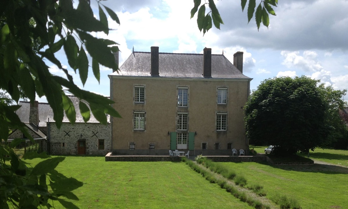 Saint-Georges-sur-Erve House | 18th century elegance in a tranquil village setting