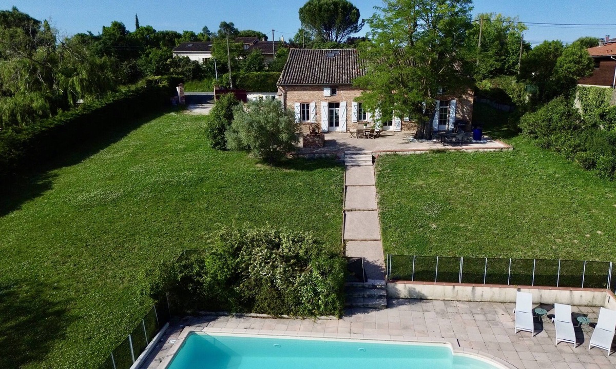 Pechbonnieu House | 18th century house overlooking the Pyrenees