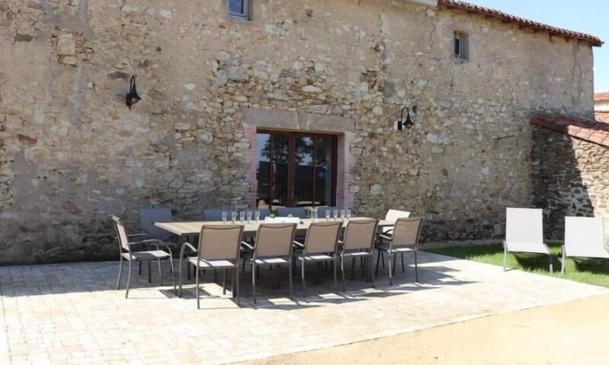 Les Herbiers Cottage | 18th Century Lodge, Sleeps 10