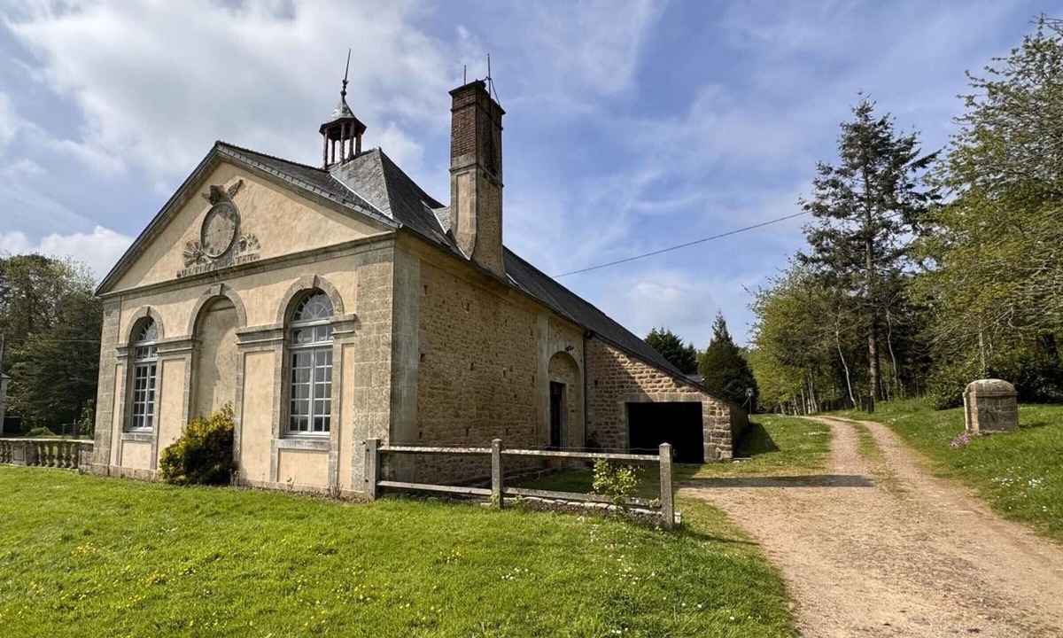 Saint-Germain-de-Tournebut Cottage | 18th Century Pavilion with Internet, Private Park