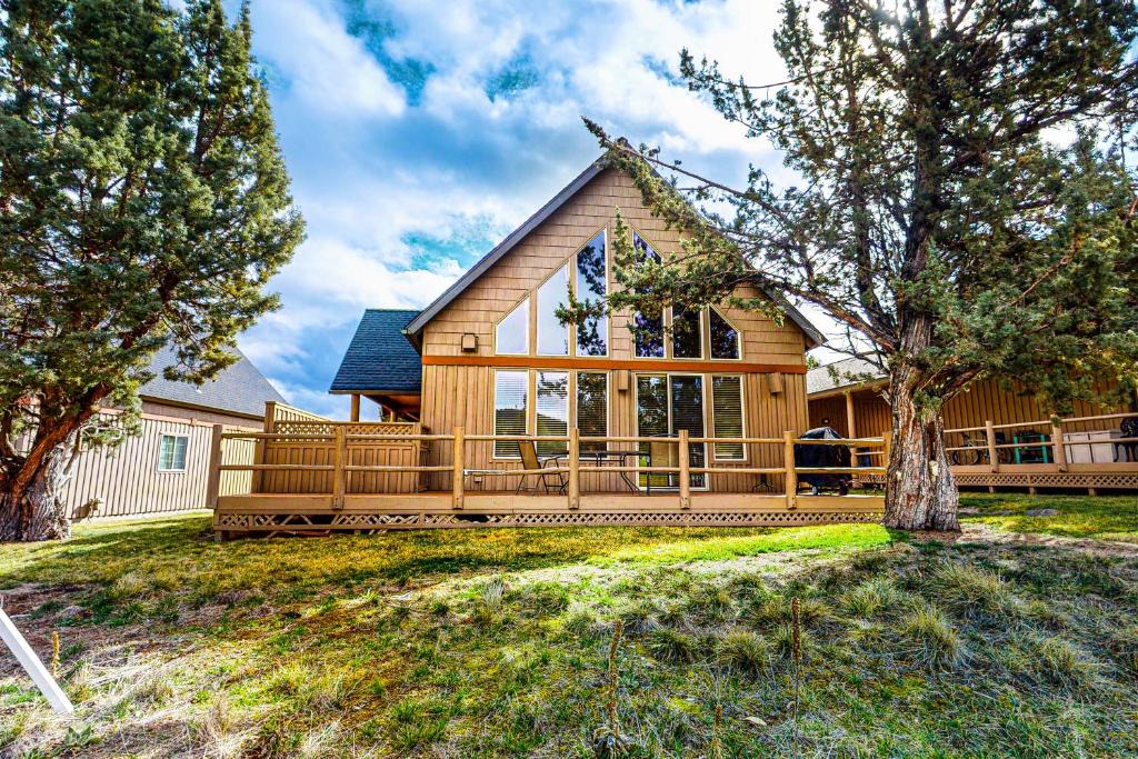 Redmond Ski Chalet | 18th Tee Chalet Getaway