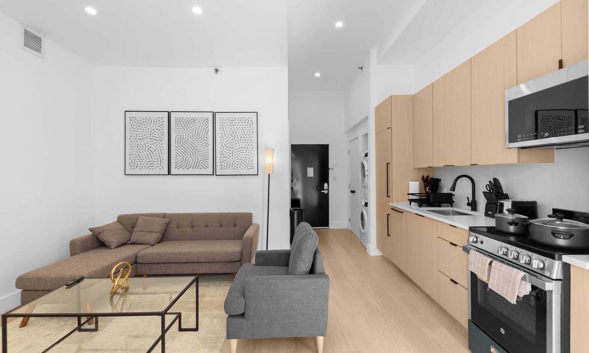 Ukrainian Village Apartment | 19-4D 2BR 1Bath Luxury Apt East Village