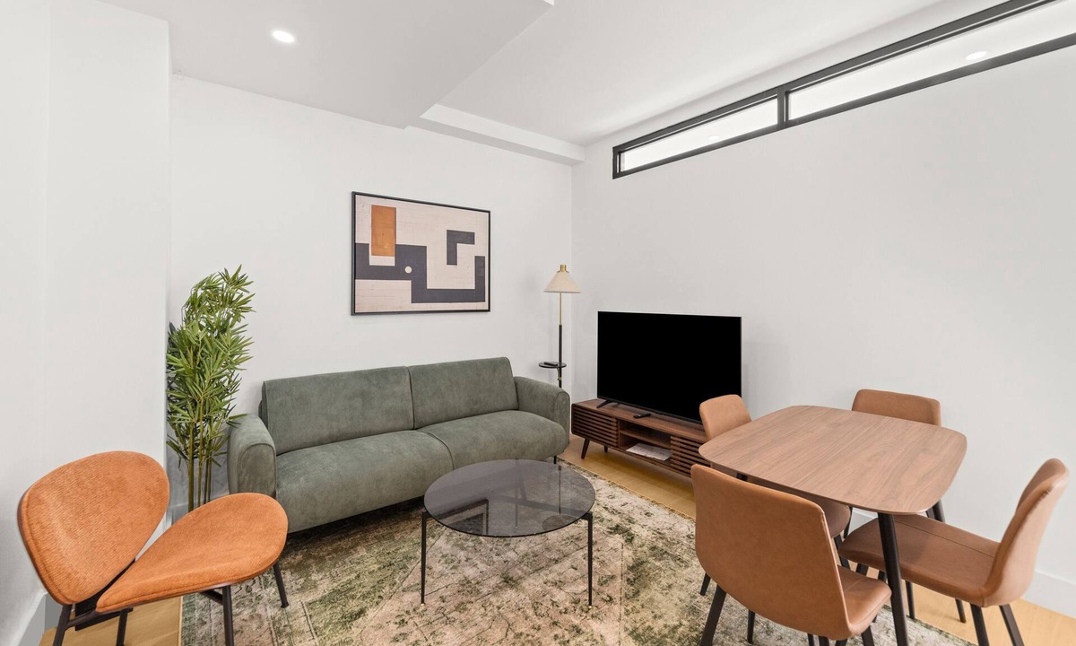 Ukrainian Village Apartment | 19- 6A New 2BR in East village
