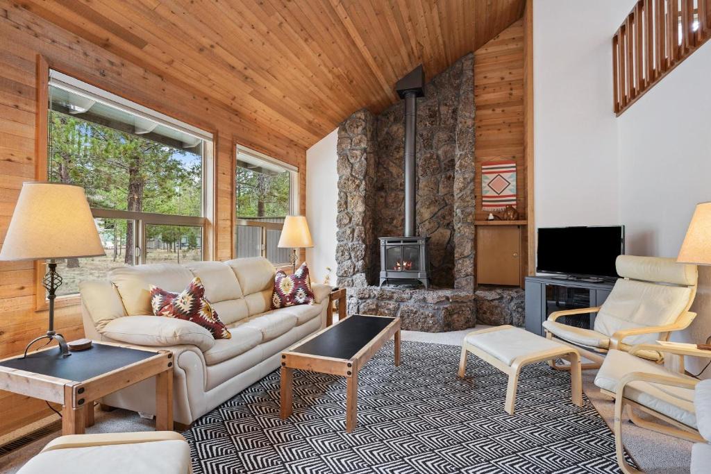 Sunriver House | 19 East Butte