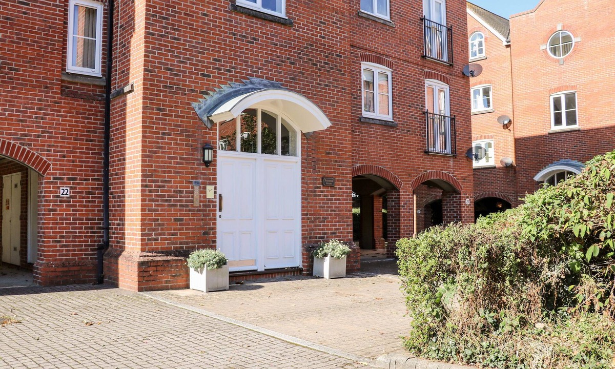 New Forest District Cottage | 19 Quayside Walk