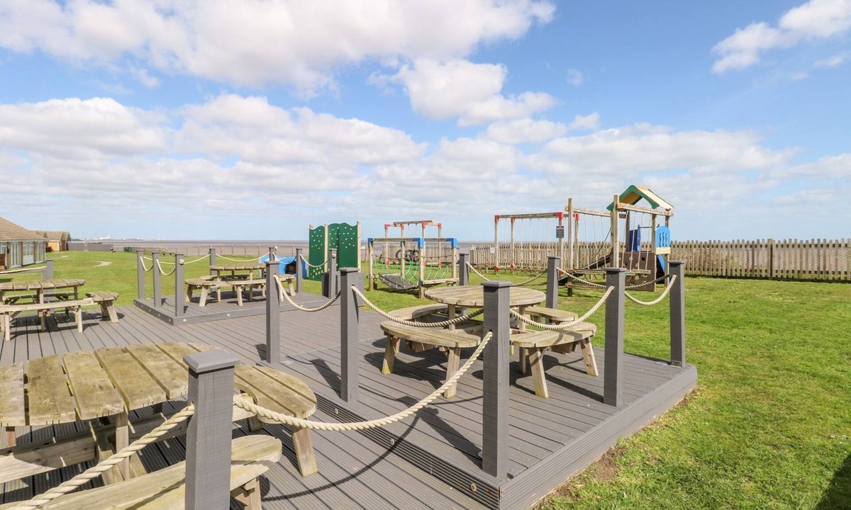 Corton Cottage | 19 Waterside Park