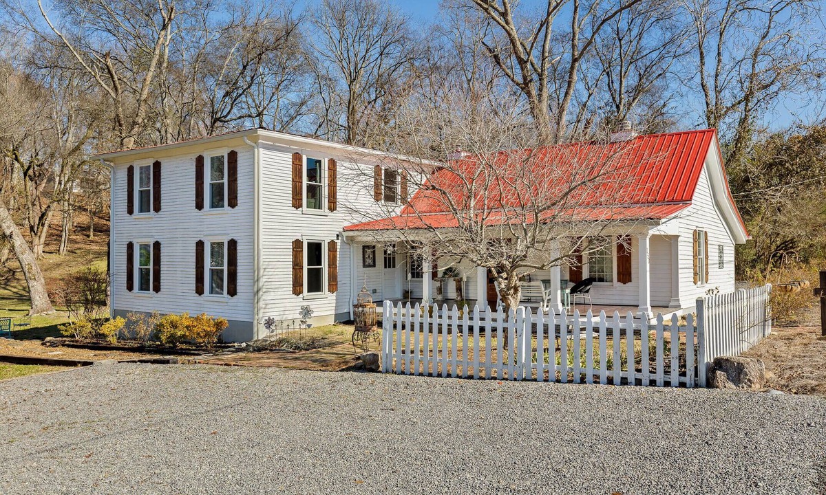 Lupton City Other | 1900 Farmhouse with Luxury Spa Bath, 2 Master Bedrooms, Historic Home