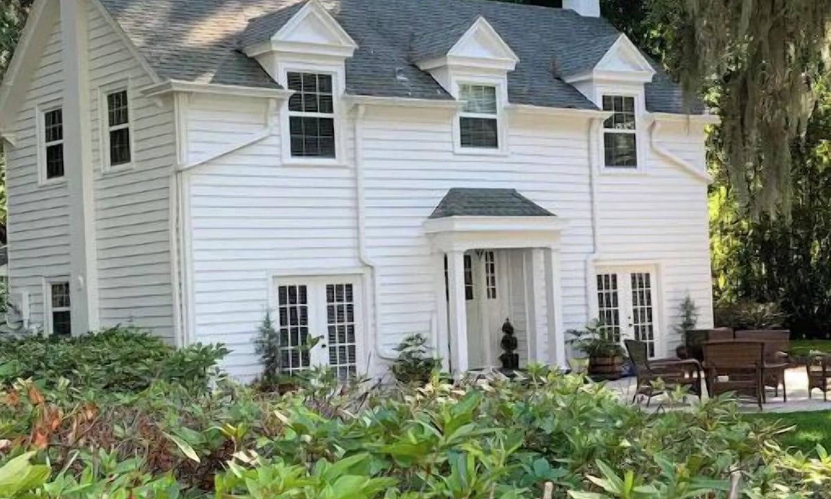 Green Cove Springs House | 1920 Carriage House on Private 5 Acre Riverfront Estate with DOCK- WEDDINGS