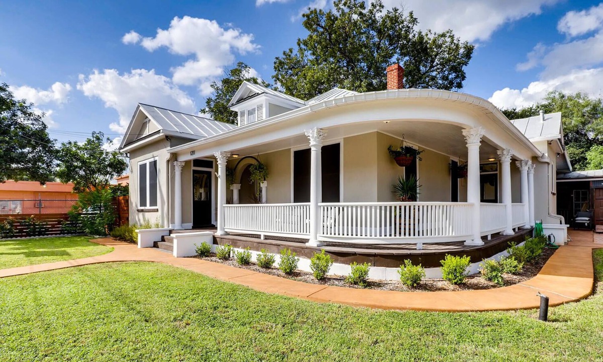 West San Antonio House | 1920's Home Less Than 2 miles from DT San Antonio!