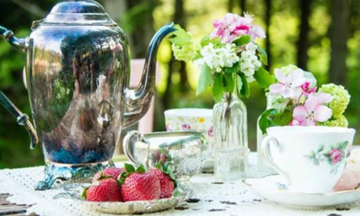 Cross Lanes House | 1930's OLD STONE CARRIAGE HOUSE