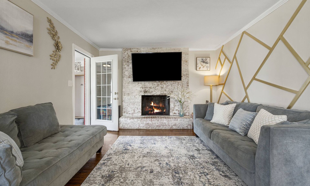 Turner Park House | 1940s Gorgeous Remodel + King Cottage | Expo Sq/TU