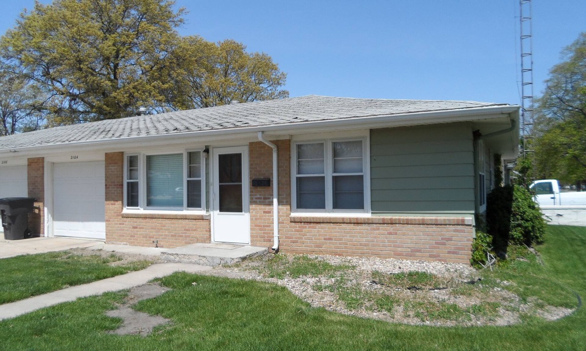 Grand Island House | 1950's Retro Ranch. Conveniently located off Highway 281