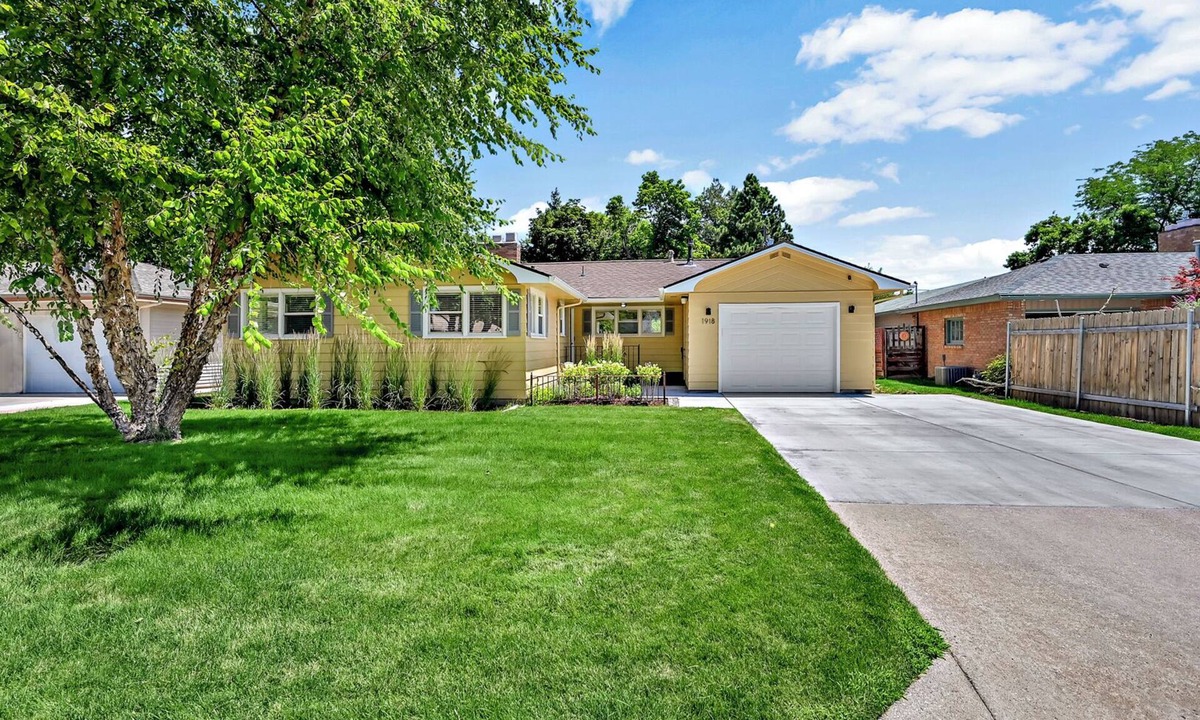 Winstead Park House | 1950's Single Level! Comfortable, Clean