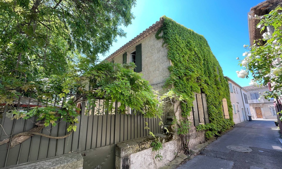Gallargues-le-Montueux House | 19th-century farmhouse combining authenticity and comfort