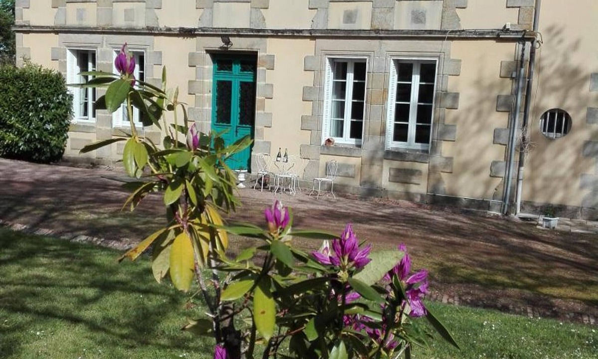 Gipcy Cottage | 19th Century Country House with Shared Pool and Pets Allowed