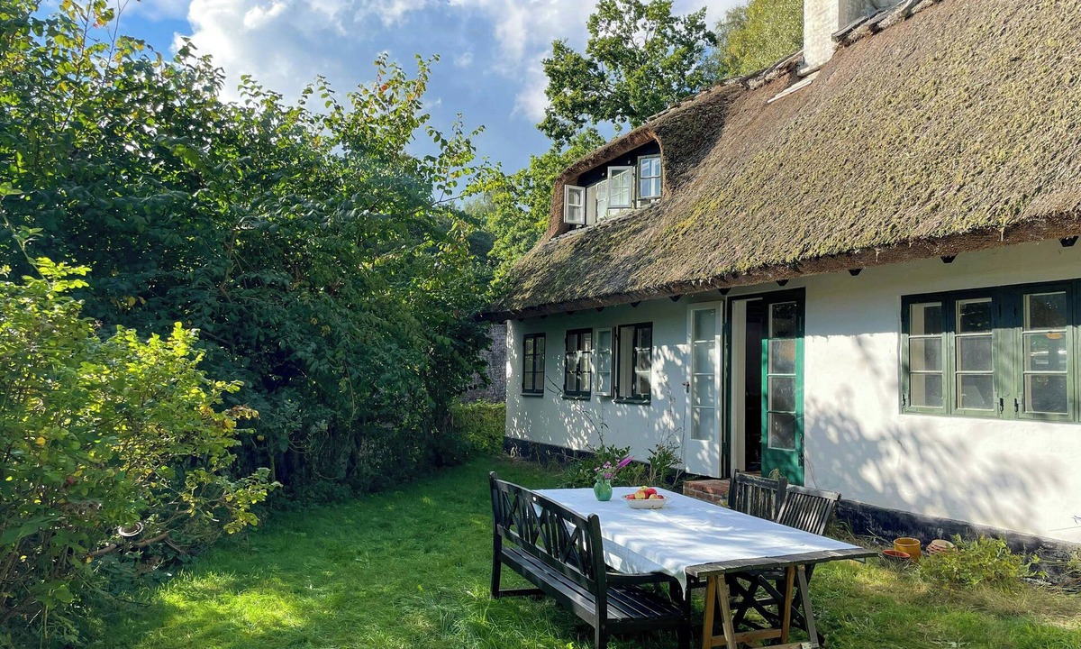 Tisvildeleje House | 19th century family farm in Tibirke Hills