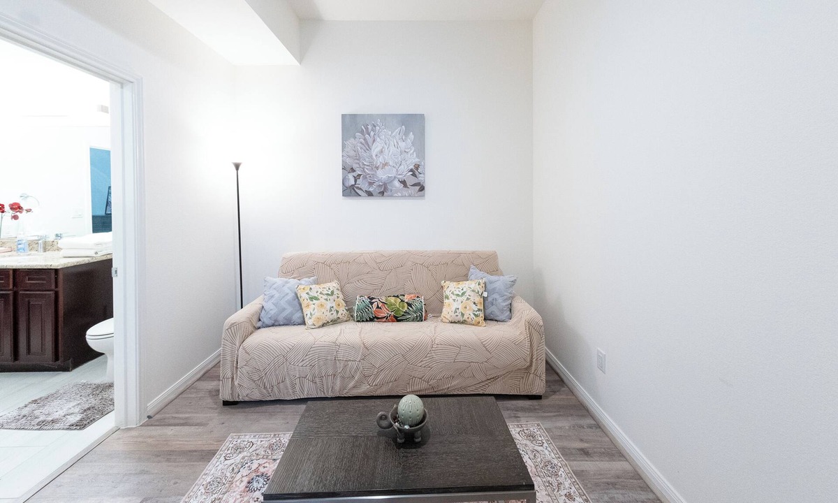 Katy Condo | 1A ~Cozy condo in charming Katy with WiFi, AC