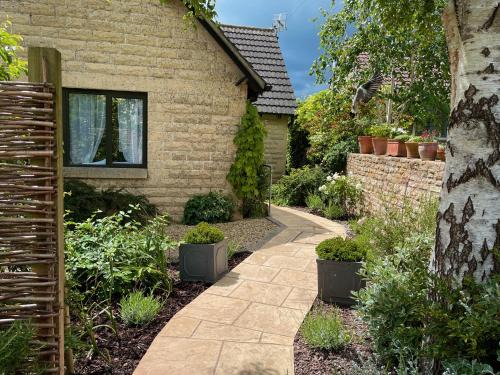 Corsham House | 1A Erneston Crescent