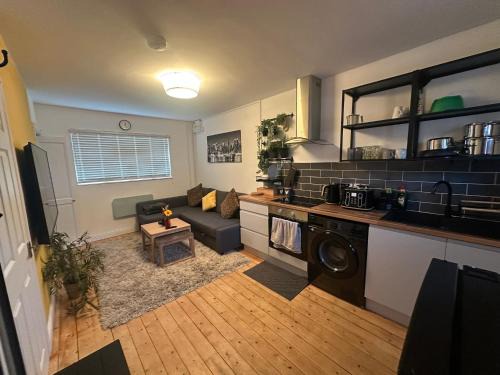 Trowbridge House | 1a Woodlands Edge