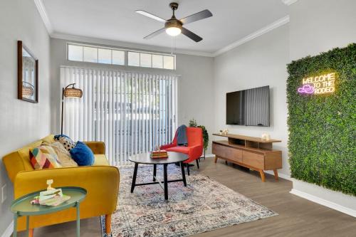 Far North Dallas Apartment | 1BD Casa Kaleido - Pool, Gym, Free Parking