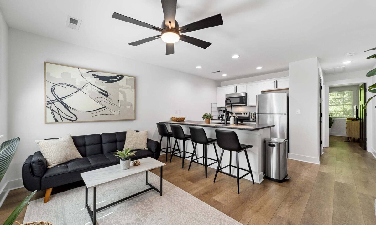 Clarksville Condo | 1BD Modern Condo ⎮ Downtown Walkable to F&M Bank Arena