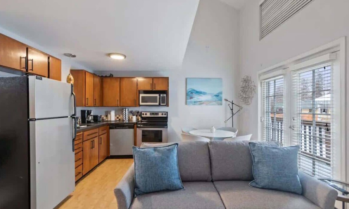 South Perry District House | 1bdrm townhouse in Perry District