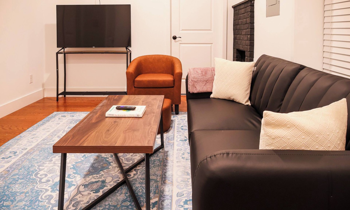 Corn Hill House | 1BED+EquippedKitchen+HighFalls+TV+DT Wi-fi