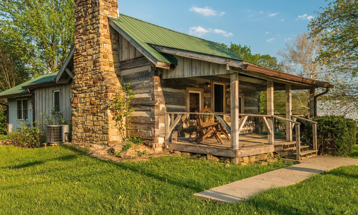Morgantown Cabin | 1BR, 1BA Log Cabin