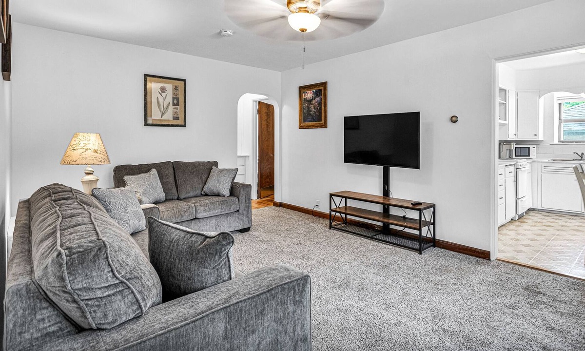 Cedarburg Apartment | 1BR/1BTH Apt/Beautifully Renovated/Walk to Downtown/Festivals/Historic 4 Plex