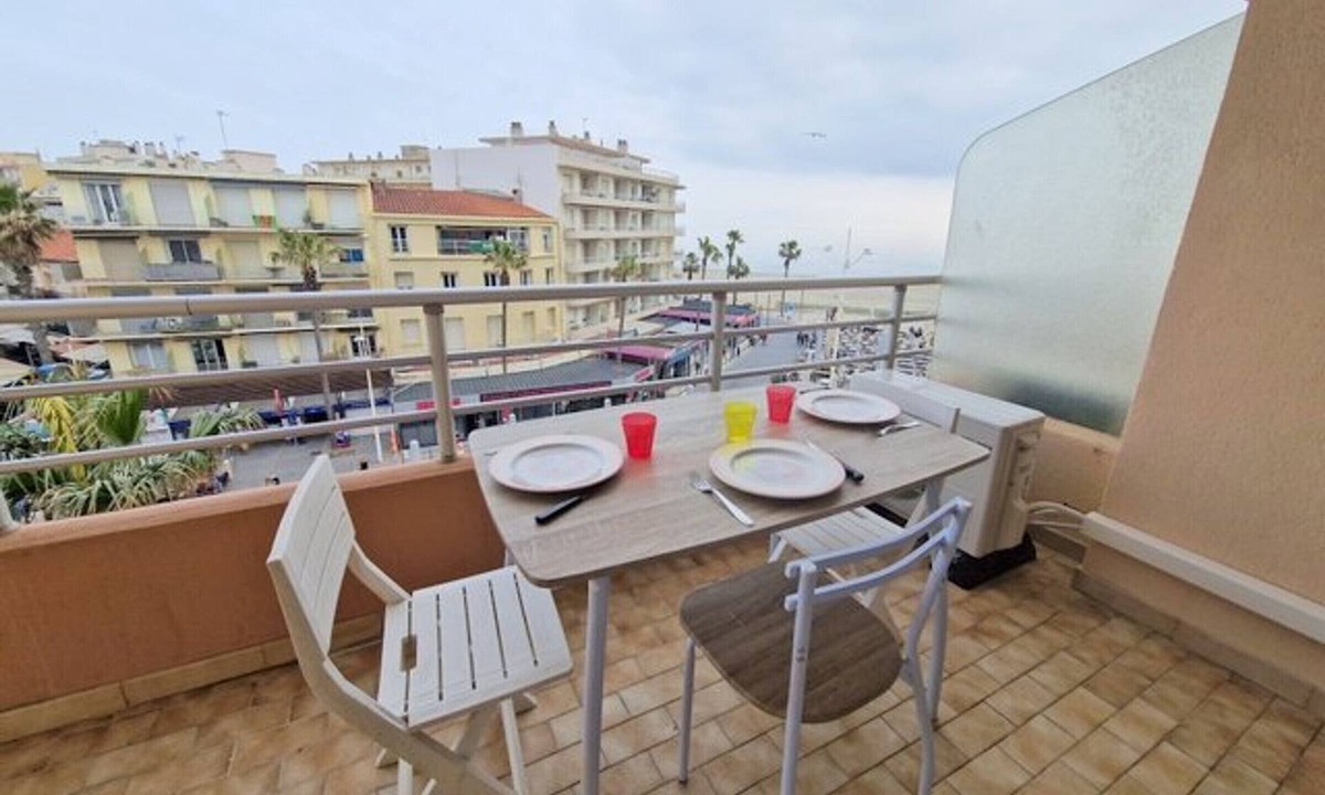 Mediterranee Apartment | 1BR Apartment in Canet Center, Parking, Air Conditioning