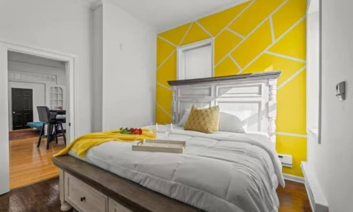 West Philadelphia Apartment | 1BR Apartment Cozy King bed