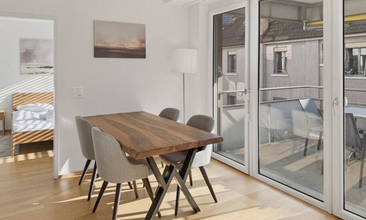 Sihlfeld Apartment | 1BR apartment with balcony - West 13