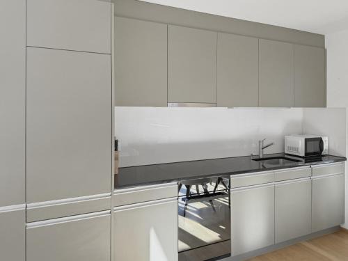 Sihlfeld Apartment | 1BR apartment with balcony - West 13