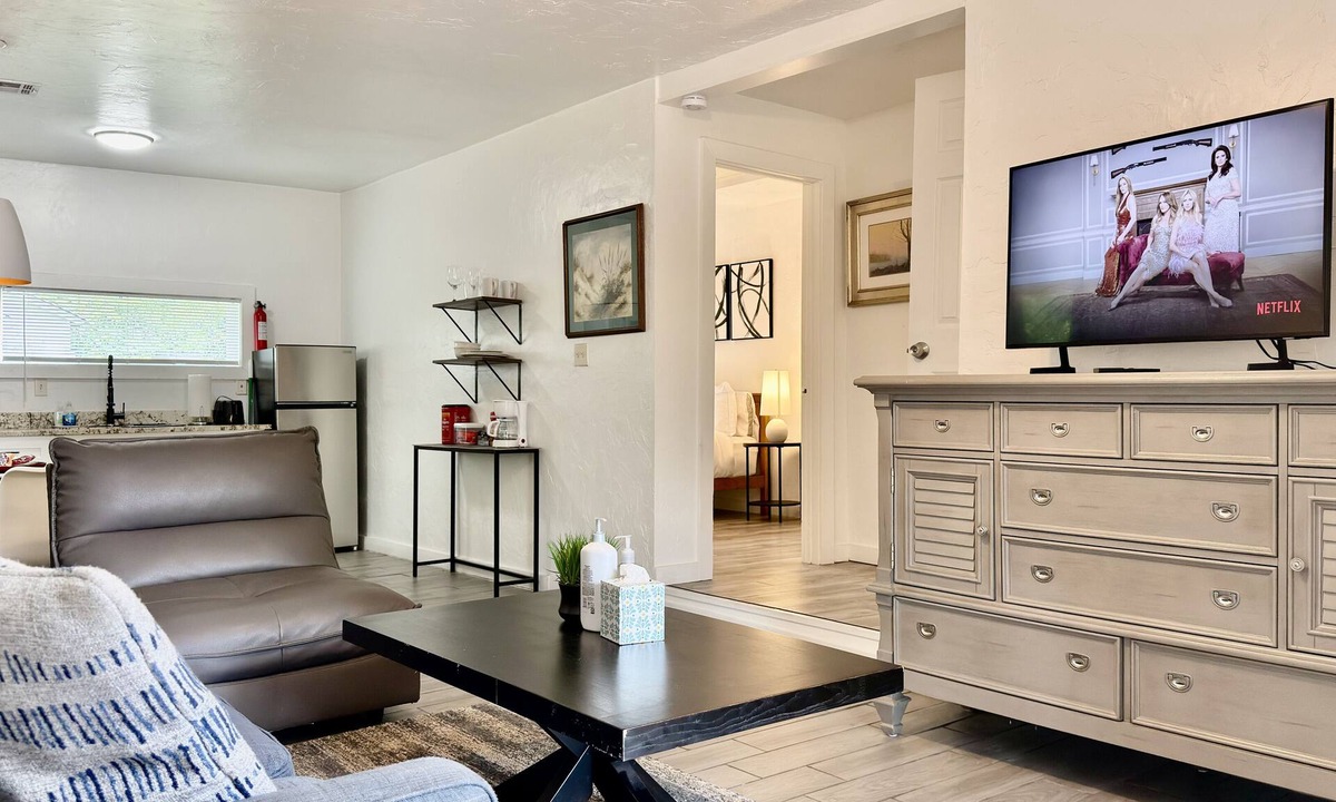 Central Oklahoma City Apartment | 1BR Apt | 4 min to OCU | Kitchen, Wi-Fi, Free Parking | Monthly 15% #19B