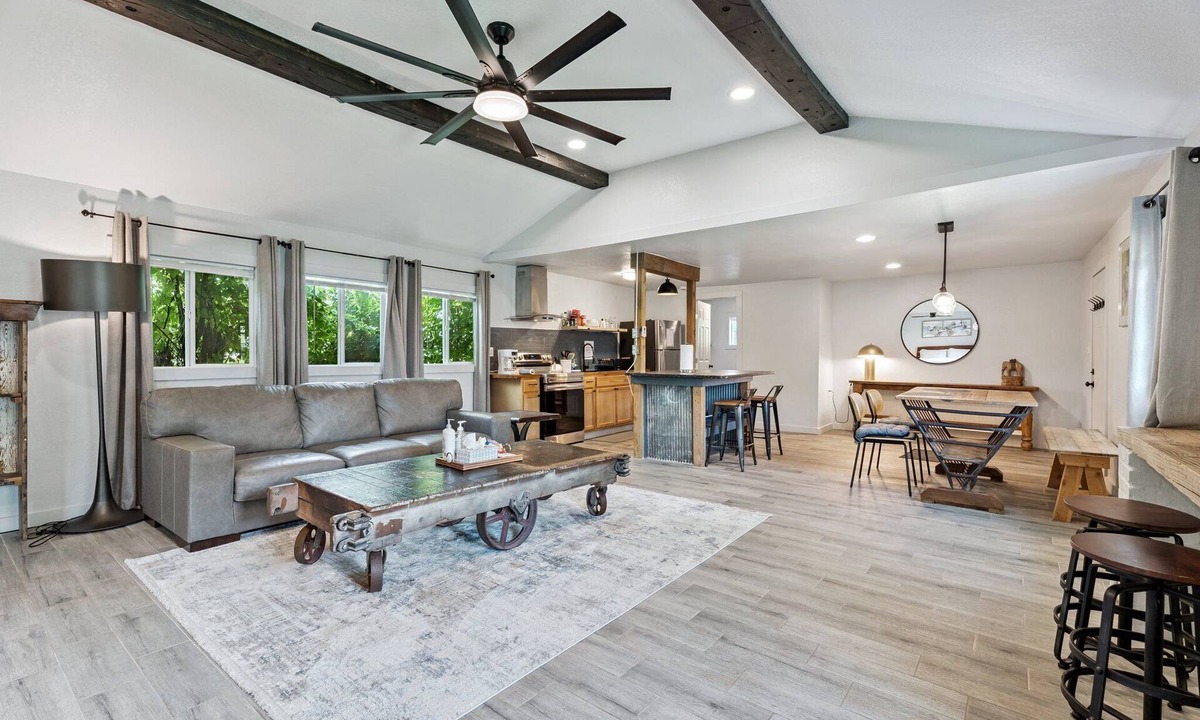 Central Oklahoma City Apartment | 1BR Apt 4mins St. Anthony Hospital Kitchen, Wi-Fi, Free Parking #14B