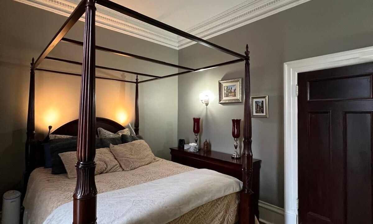 Hamilton Apartment | 1BR Apt. In Mansion Home With Indoor Pool/Hot Tub