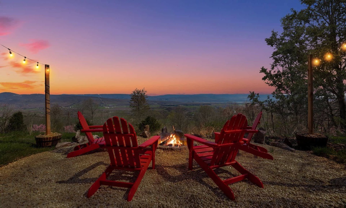 Old Fields House | 1BR chalet w/hot tub & serene views